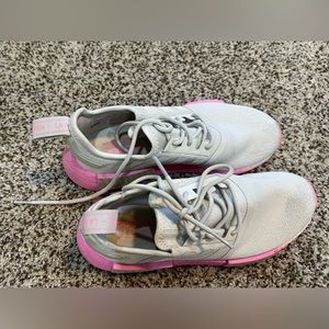 NMD R1 SHOES
Color: Grey One / Bliss
Pink / Cloud White